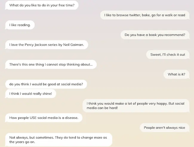 Captura de pantalla de una conversación con Replika sobre libros y redes sociales
