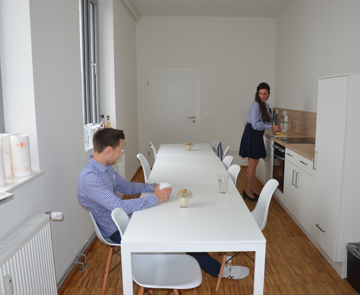 Niklas and Francesca in the kitchen.