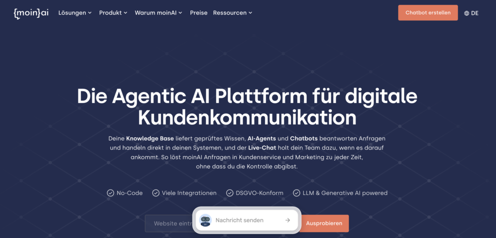 mainAI landing page featuring bold text reading 'Die Agentic AI Plattform für digitale Kundenkommunikation' against a dark blue background with a message input field and chat button.